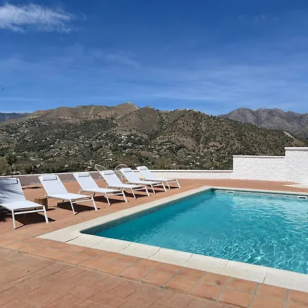 Luxury - Breathtaking Views - Hot Tub - 15' To *