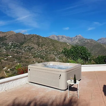 Luxury - Breathtaking Views - Hot Tub - 15' To *